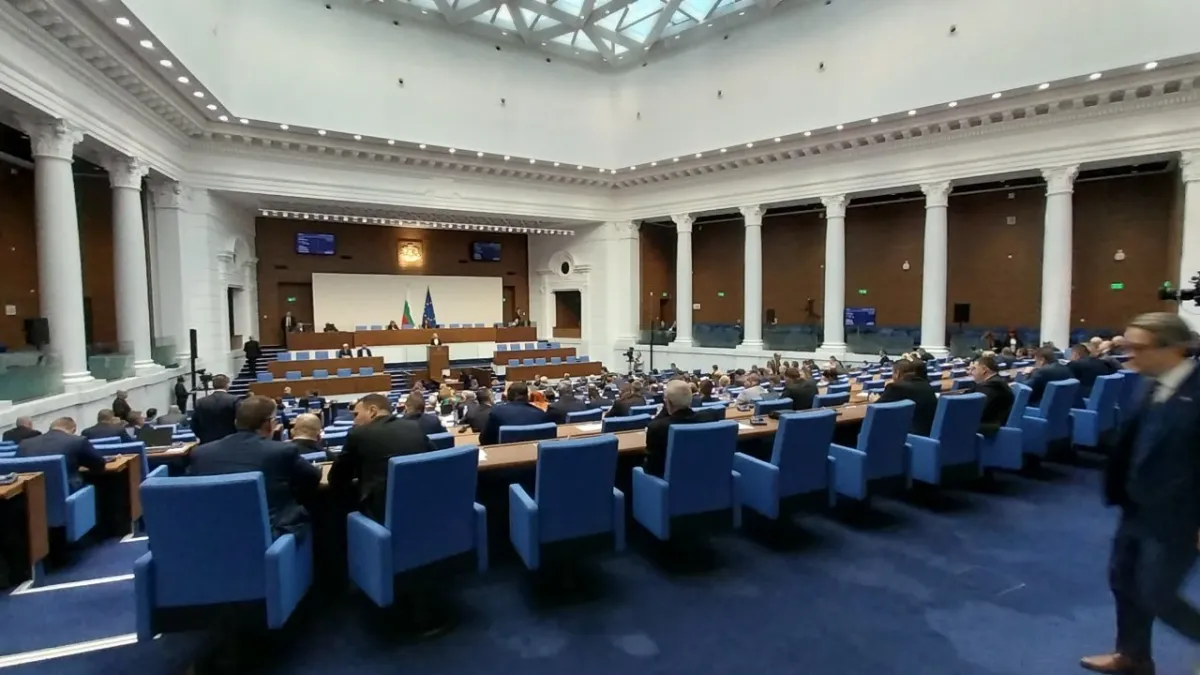 Депутат от ГЕРБ извади тежката артилерия! Взе в парламента министерски съветник и именита лекоатлетка