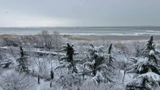 Времето съвсем се чална! На това място у нас вали сняг