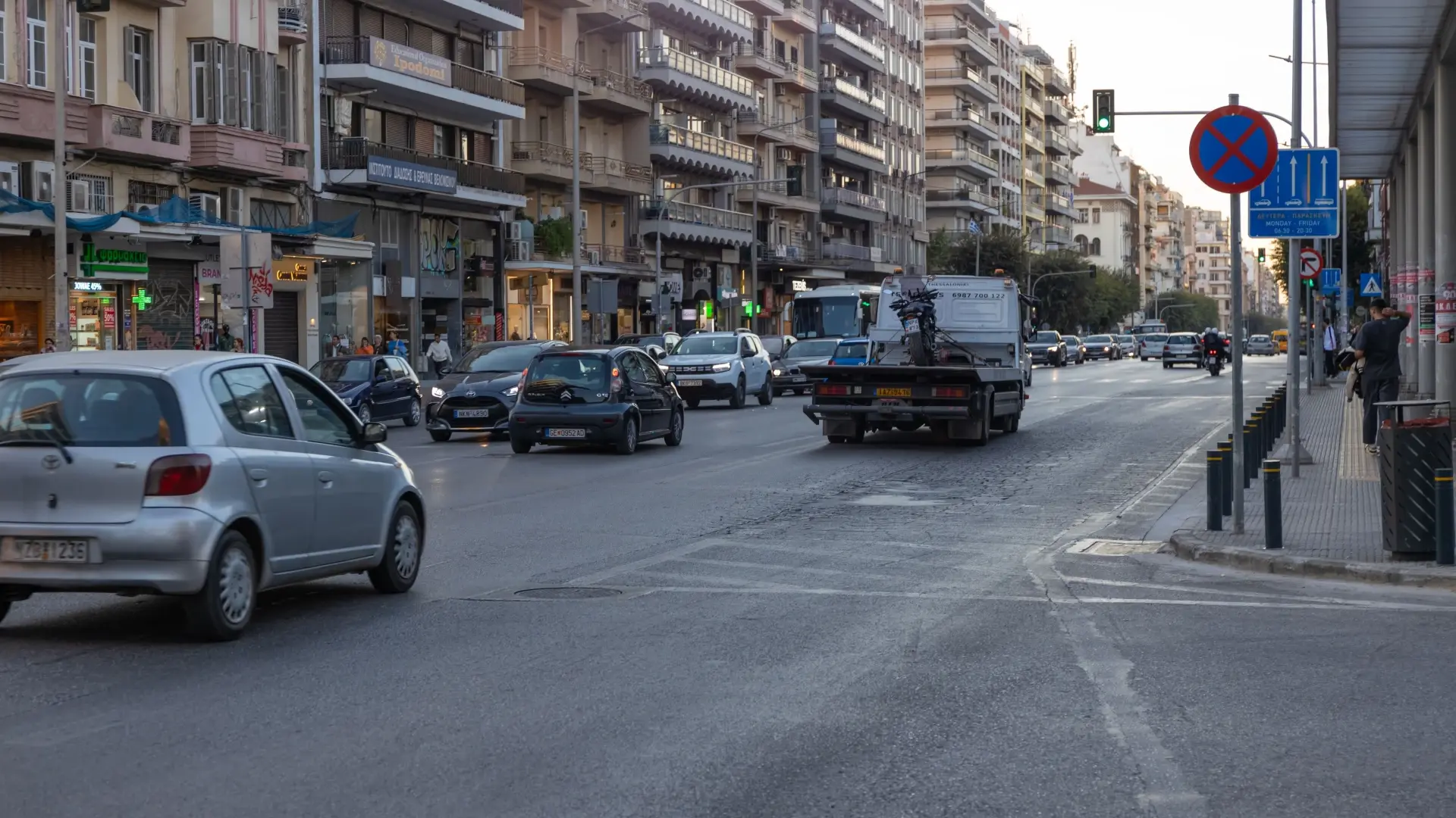 Как става?! Гърците харчат пари, които нямат 