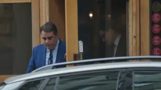 Асен Василев подкара пепейци на обяд в скъпарско заведение СНИМКИ