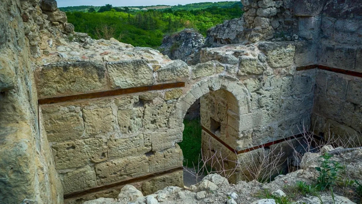 Българските крепости, които крият дълбоки тайни 
