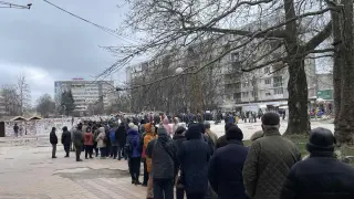 Нещо невиждано се случи в Добрич навръх 1 март, на площада почерня от народ СНИМКИ