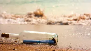 Откриха мистериозни "вещерски бутилки" на плаж в САЩ