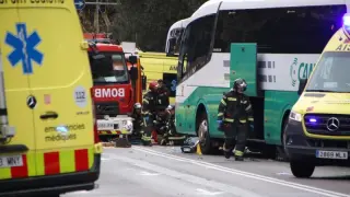Кошмарен сблъсък между два автобуса, има много пострадали СНИМКИ