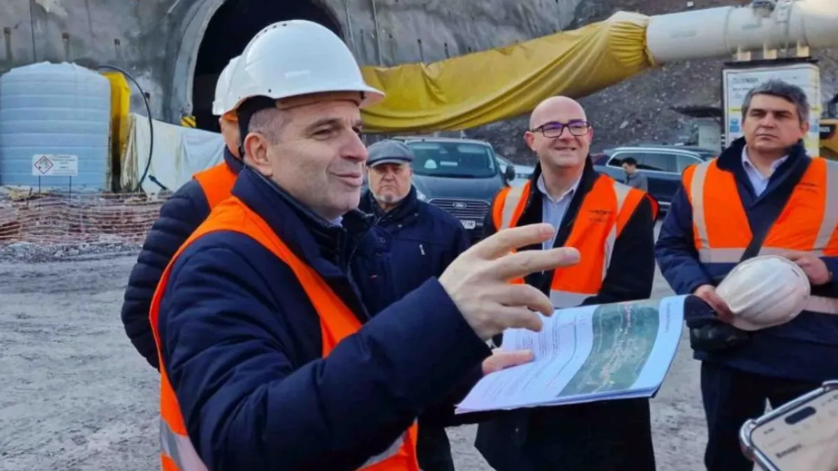 Критична ситуация с жп проекта на века, министър зове за...