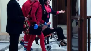 Бременна депутатка бере душа след сблъсъците в сръбския парламент, а други две... ВИДЕО 