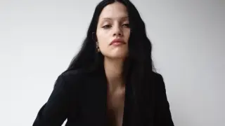 Популярна моделка се показа топлес пред феновете СНИМКИ 18+