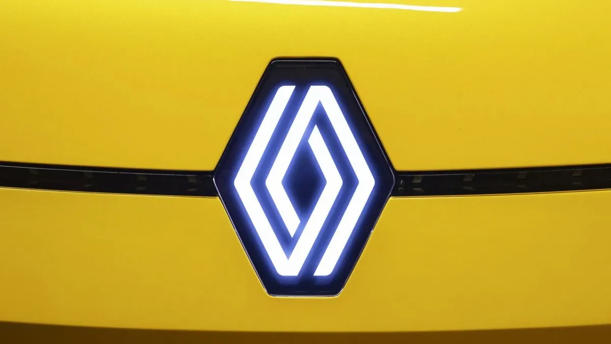 Нов бюджетен кросоувър от Renault постъпи в продажба СНИМКА