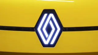 Нов бюджетен кросоувър от Renault постъпи в продажба СНИМКА