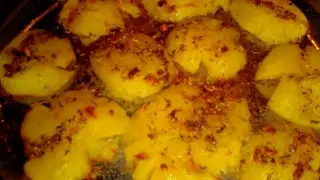 Рецептата на Джейми Оливър с 3 съставки прави печените картофи неустоимо хрупкави и апетитни