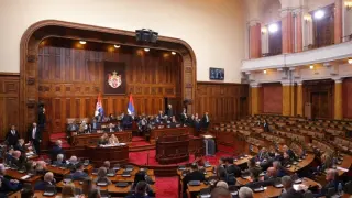 Сръбският парламент се връща към нормалната си работа след сблъсъците