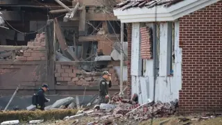 Изтребители погрешка пуснаха бомби върху град, има ранени ВИДЕО