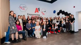 Второто издание на менторската програма А1 STEMfem Junior стартира с 45 млади таланти и разширен обхват