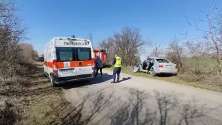 Зверско меле на Отсечката на смъртта, кола лети 50 м. след удар СНИМКИ/ВИДЕО 18+