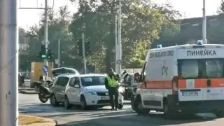Кошмарна ситуация с инвалид пред гарата в Пловдив, хвърчи линейка 