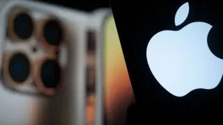 Изтече шокираща информация за новия сгъваем iPhone СНИМКИ