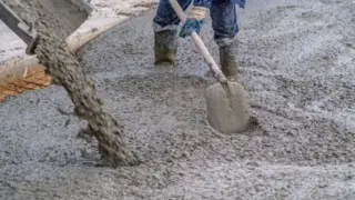 Работник бе залят с бетон в наше село, после сложи в джоба...