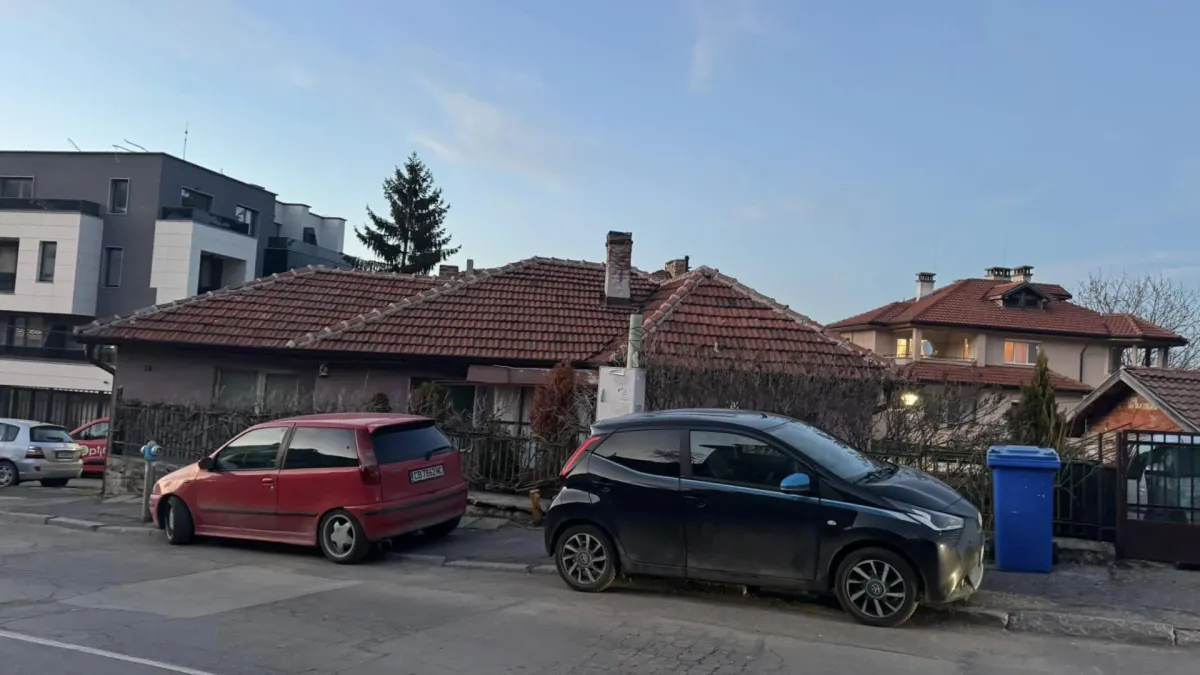 Водещата Карина Караньотова показа грозна картинка в елитни столични квартали СНИМКИ