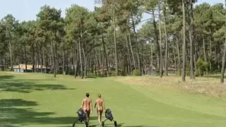 Единственото в света голф игрище за нудисти - със смешна такса за вход 18+