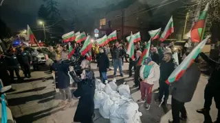 ГЕРБ с тежка закана след екшъна на "Величие" пред дома на Борисов 