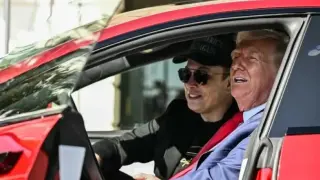 Вижте как Тръмп си купи Tesla от Илон Мъск ВИДЕО