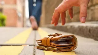 Жена загуби портмонето си в автобус, а последвалото я смая 