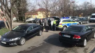 Извънредно в БЛИЦ live! Жестоко меле с депутатска кола, ранен е известен боксьор СНИМКИ