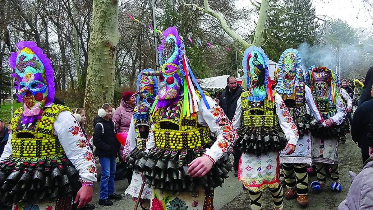В Ямбол хиляди чанове звъняха на  празника “Кукерландия” 