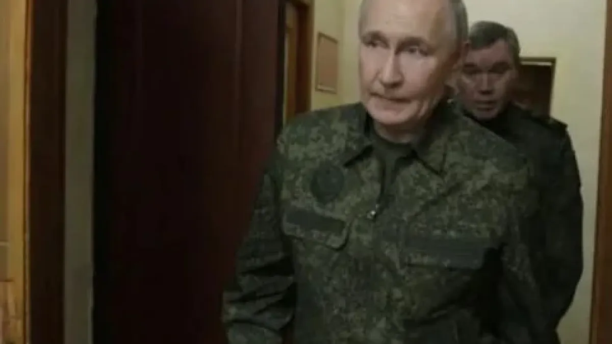 Облечен във военна униформа Путин се появи на неочаквано място на фронта СНИМКИ