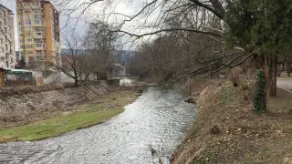 Перник е в паника! Какво се случва със Струма? СНИМКИ