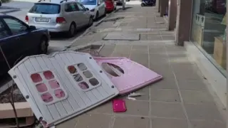 Къща рухна върху тротоар в Търново, като по чудо не уби момиче СНИМКА