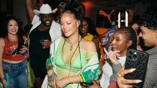 Риана се разголи и нагорещи мрежата с тези СНИМКИ 18+