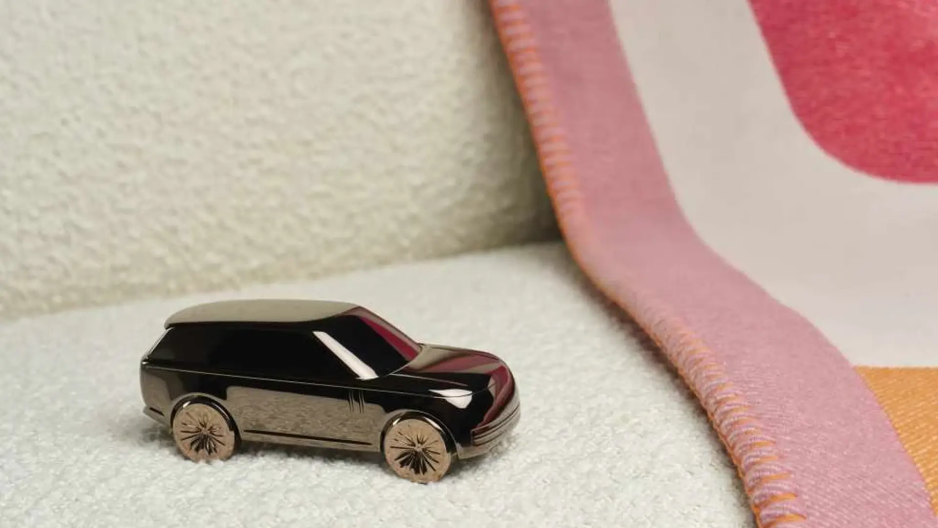 Range Rover представя първата си лайфстайл капсулна колекция - The London Collection, с участието на Адвоа Абоа