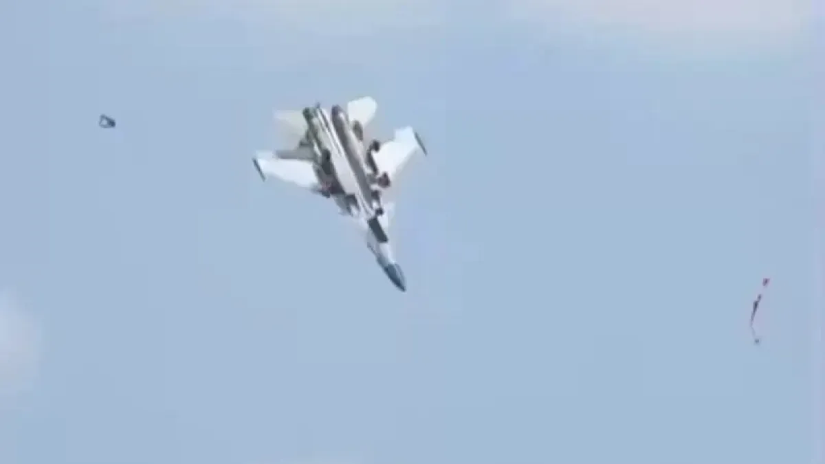Изтребител J-15 на китайските ВМС се разби по време на учение ВИДЕО
