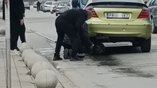 Ученици с голяма простотия в Пазарджик: Ако беше соца, вратовете им щяха да прегреят от шамари СНИМКИ