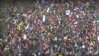 Сърбия "гори", стотици хиляди са по улиците ВИДЕО