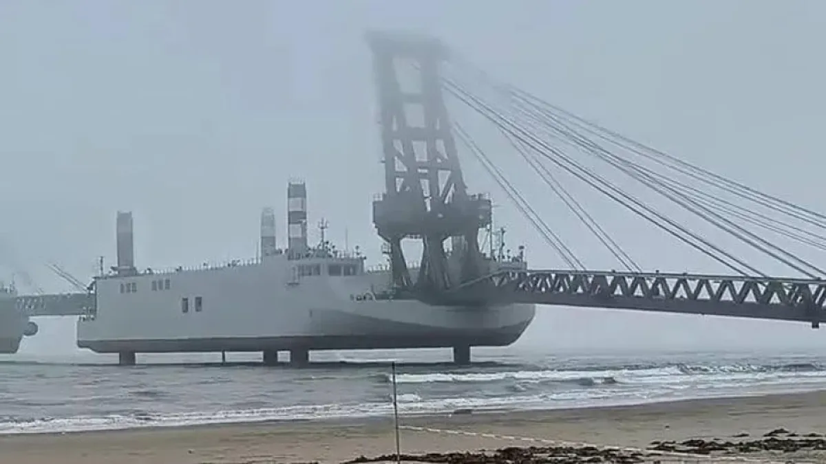 Naval News: Пекин се готви за инвазия в Тайван, строи гигантски машини за целта ВИДЕО