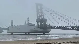 Naval News: Пекин се готви за инвазия в Тайван, строи гигантски машини за целта ВИДЕО