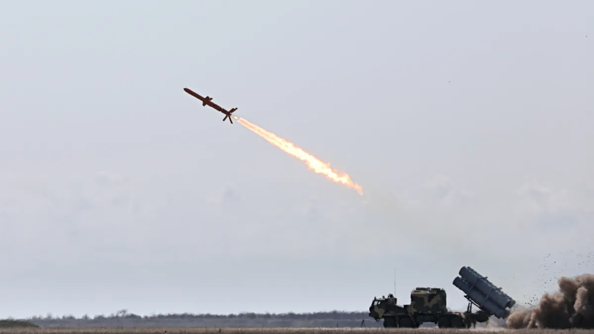 Украйна успешно тества нова балистична ракета с обсег 300 км и боен удар по руски команден пункт