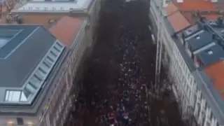 Десетки хиляди се вдигнаха на протест срещу Орбан ВИДЕО