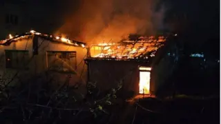 Жестока драма с труповете на загиналите деца в пожара в Кочани ВИДЕО 