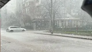 Мощна буря удари Враца, на един хвърлей от града всичко побеля ВИДЕО 