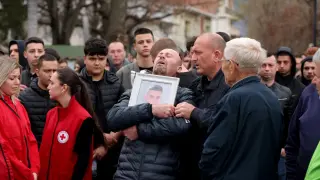 Хиляди деца изпълниха улиците в Щип: Смърт на корупцията, искаме справедливост! ВИДЕО