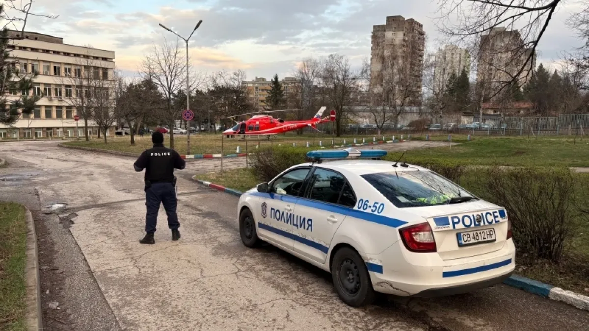 Отцепиха двора на болницата във Враца, кацна и въздушната линейка ВИДЕО 
