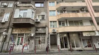 Центърът на Бургас почерня от полиция - ужасяваща смърт на мъж 