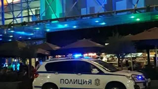 Страшна сцена: Тийнейджър вилнее в мол "Галерия" в Бургас