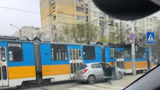 Само в БЛИЦ: Кошмарно меле на инфарктно място в София СНИМКИ
