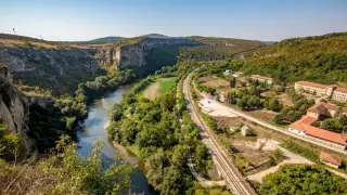 Няма да повярвате на какво място е построена болницата в Карлуково ВИДЕО