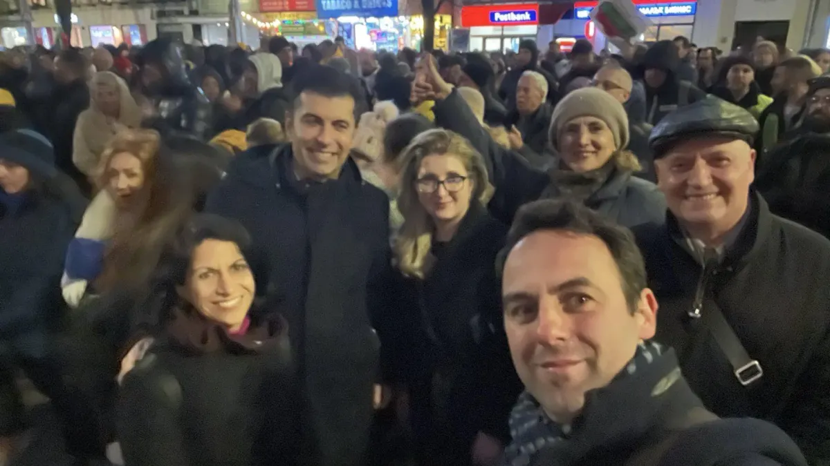 Мафията се събра на протест срещу Пеевски