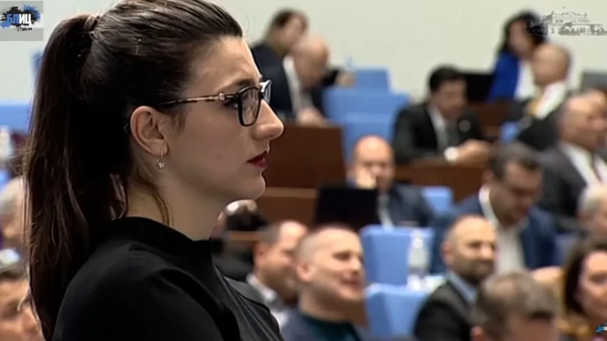 Лена сяда на подсъдимата скамейка, но със скрит коз